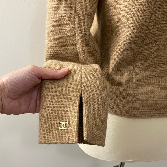 100% authentic Chanel vintage cashmere jacket - Picture 5 of 16